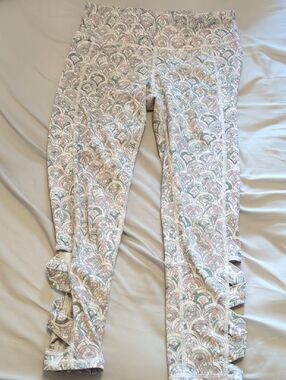 Printed Ruffle Hem Leggings in Pastel Floral Fan Print
